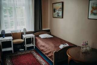 Отель Boutique Hotel Virkas muiža Кулдига Трехместный номер эконом-класса с общей ванной комнатой-11